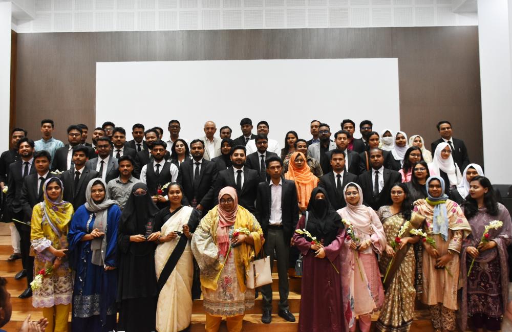 বরেন্দ্র বিশ্ববিদ্যালয়ে নবীন আইনজীবীদের সম্মননা প্রদান